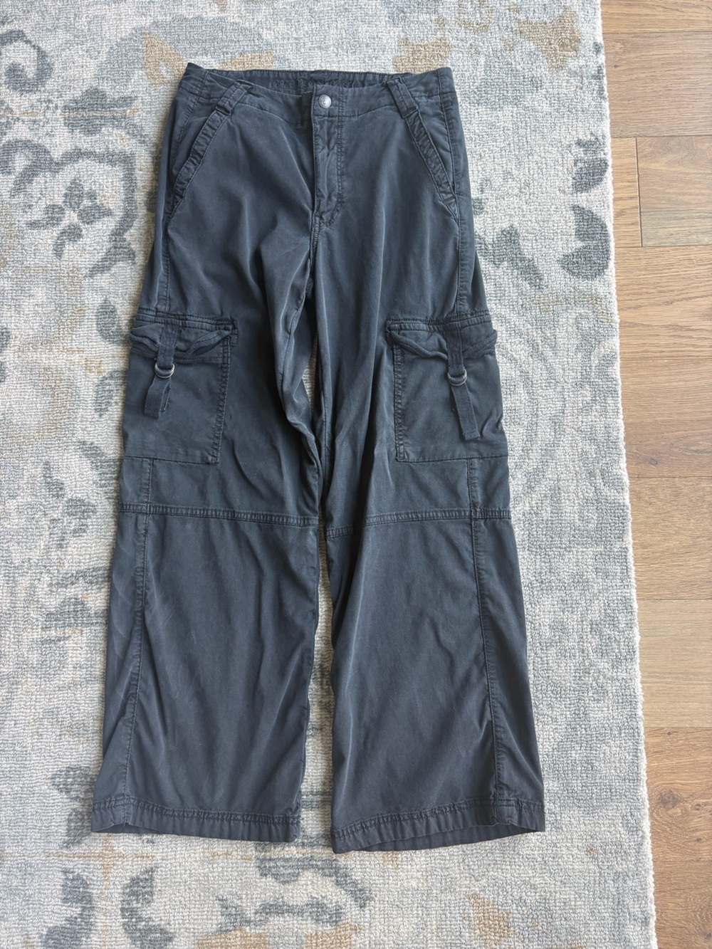 American Eagle Super High-Rise Baggy Wide Leg Cargo Pants